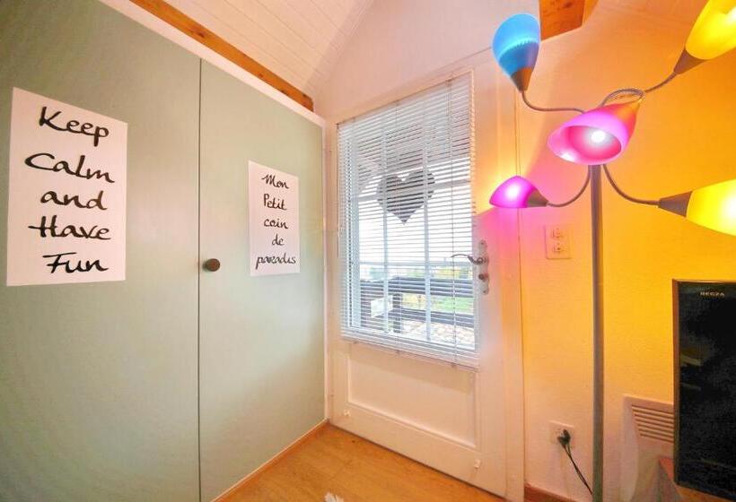 Standard studio with lake view, Corseaux Beach