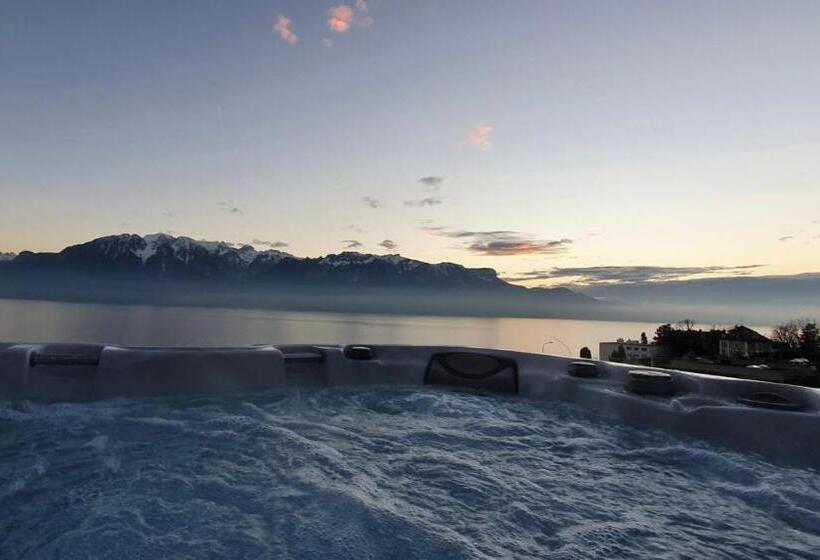 1 Bedroom Apartment Lake View, Corseaux Beach