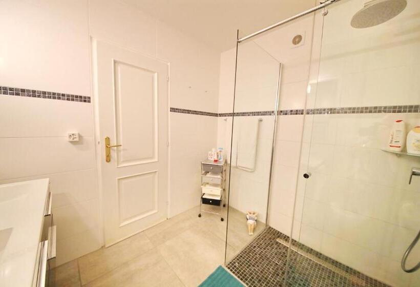 1 Bedroom Apartment Lake View, Corseaux Beach