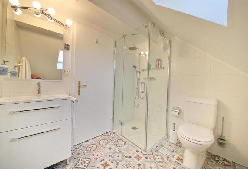 Standard studio with lake view, Corseaux Beach