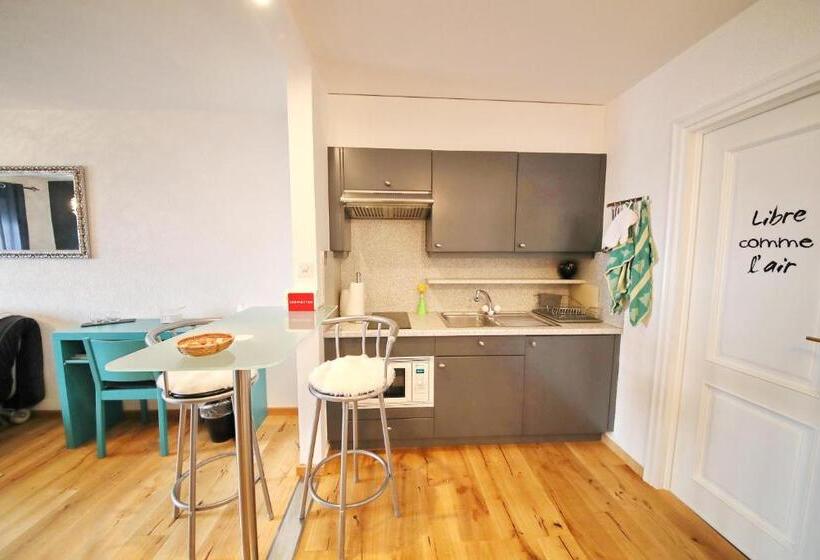 1 Bedroom Apartment Lake View, Corseaux Beach