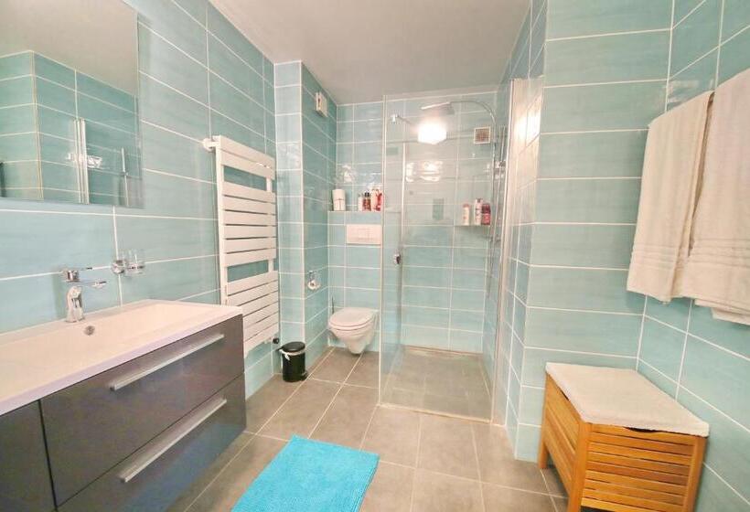Номер Стандарт Вид на Озеро, Corseaux Beach