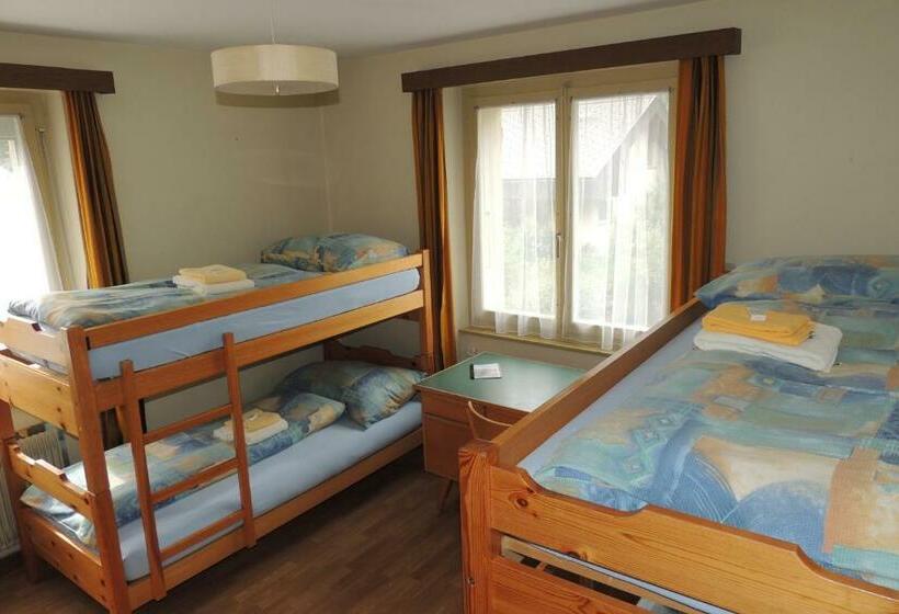 חדר סטנדרטי לארבעה עם חדר אמבטיה משותף, B&b Haus Schönstatt   Self Check In