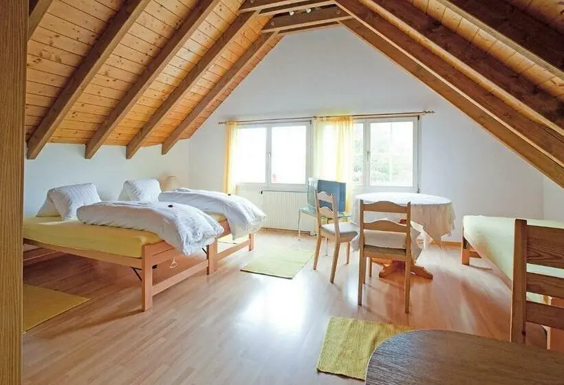 Perhehuone, Freihof Embrach