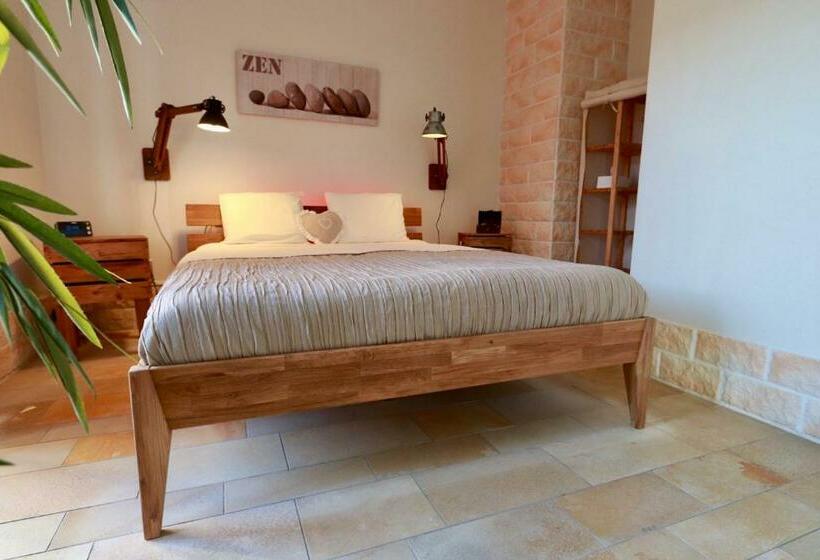 חדר סטנדרט, Une Nuit Ailleurs