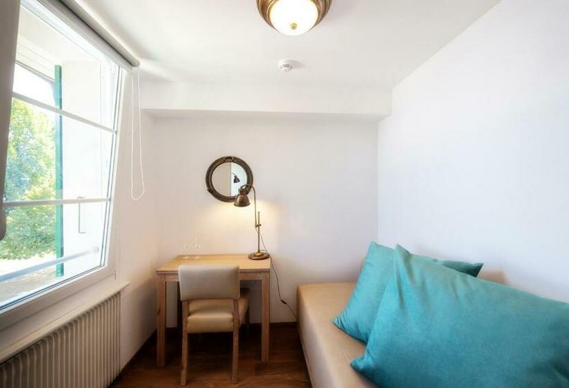 جناح, Au Major Davel