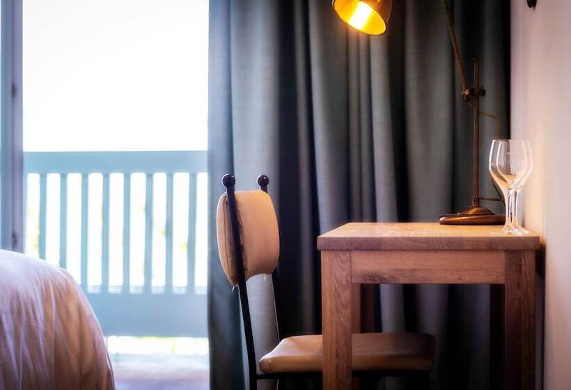 غرفة سوبيريور, Au Major Davel