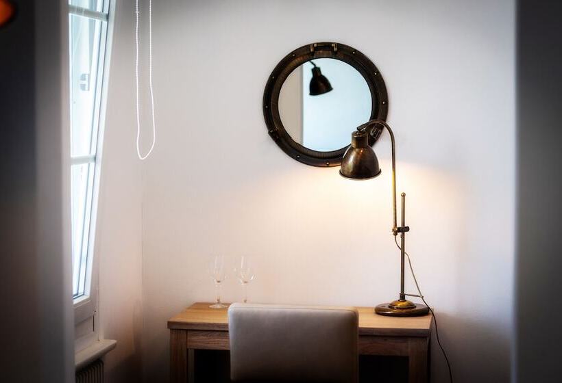 غرفة سوبيريور, Au Major Davel