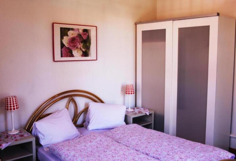 带共用浴室的标准房间, Basicrooms