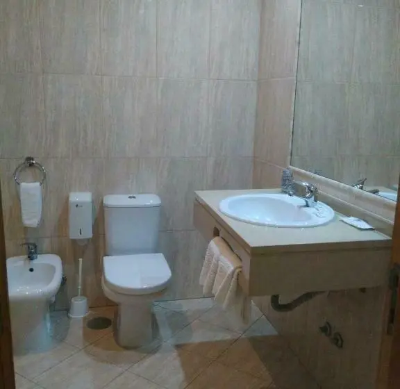 Standard Yhden Hengen Huone, Dom