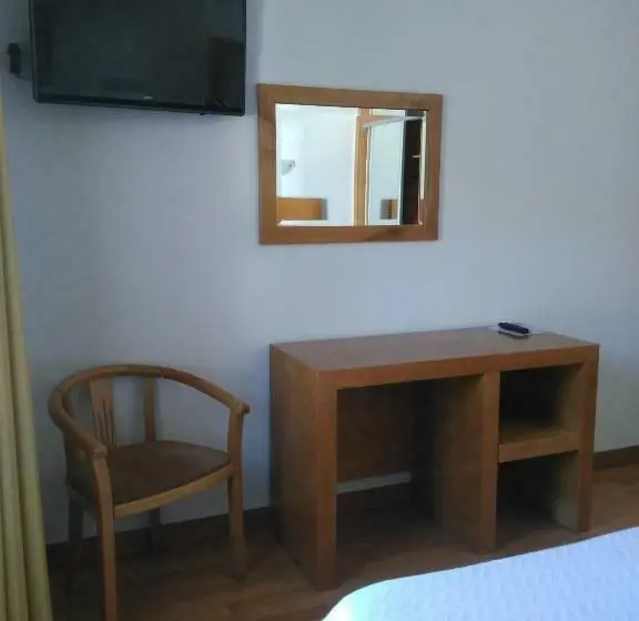 Standard Yhden Hengen Huone, Dom