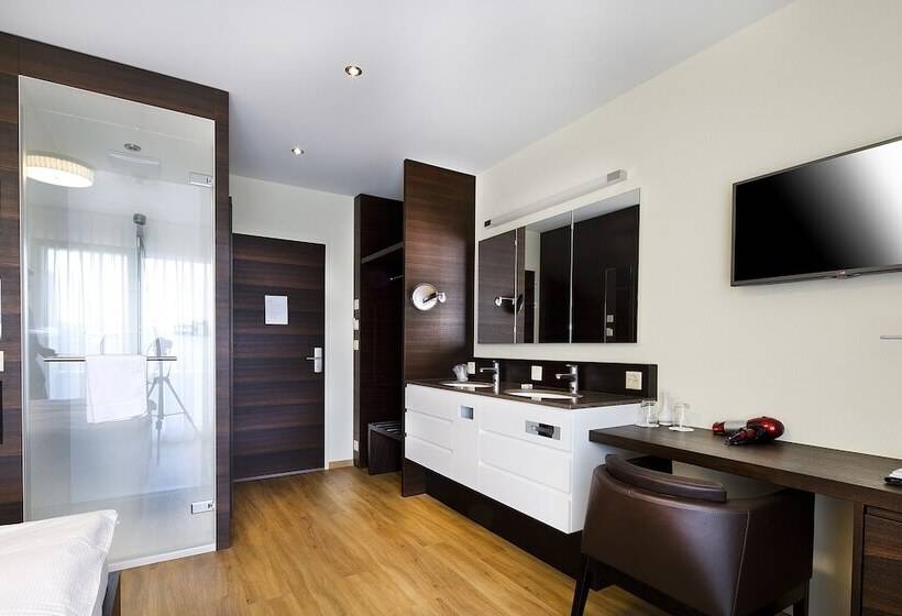 חדר סופריור, Glanis