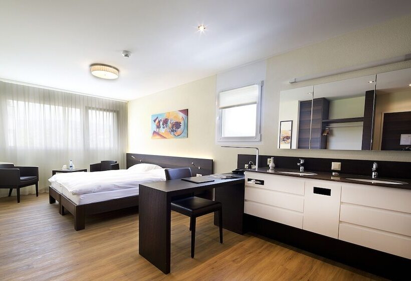 חדר סופריור, Glanis