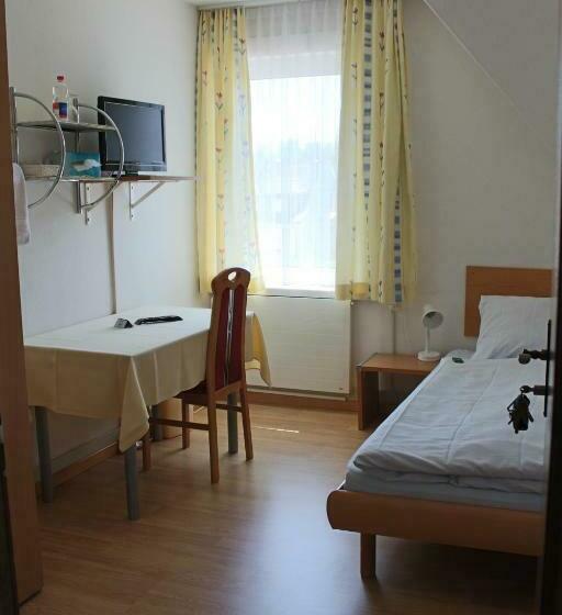 חדר סטנדרד יחיד חדר אמבטיה משותף, Glärnisch Hof