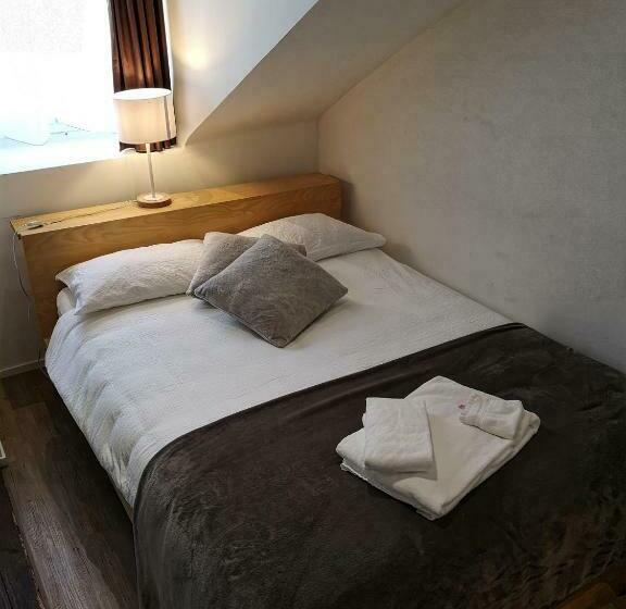 标准工作室, Hôtel Du Raisin