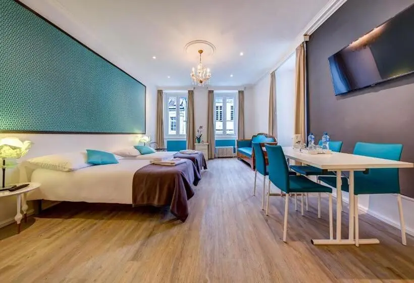 Standard Neljän Hengen Huone, Hôtel Du Raisin