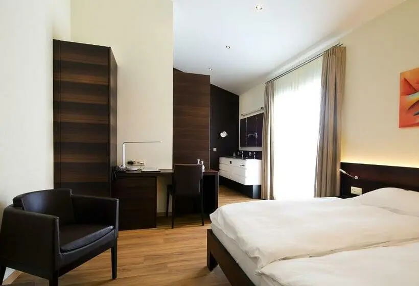 Standard-huone, Glanis