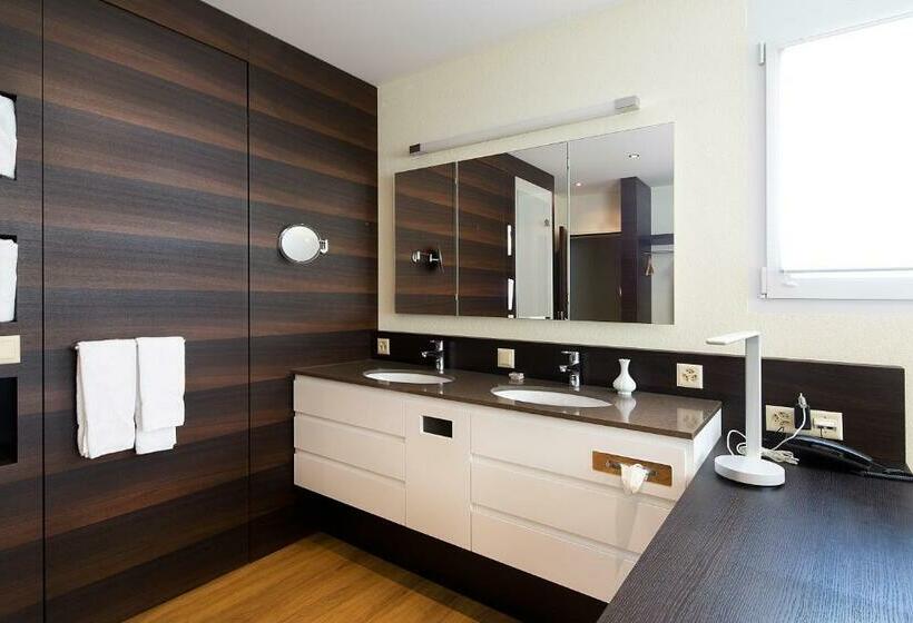 חדר סטנדרט, Glanis