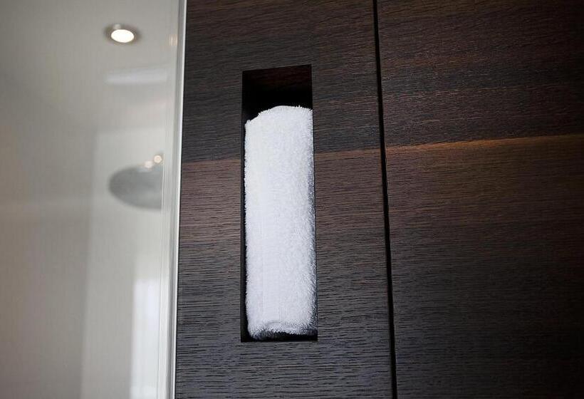 חדר סופריור, Glanis