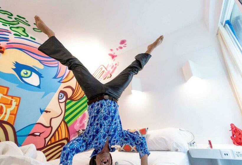 Номер Стандарт, Ibis Styles Lausanne Center Mad House