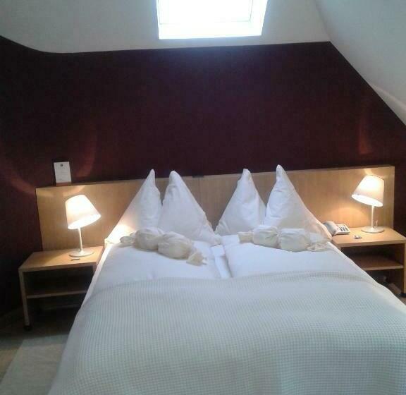 חדר סטנדרט נוף להרים, Jean Jacques Rousseau