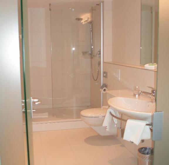 חדר סטנדרט יחיד, Jean Jacques Rousseau