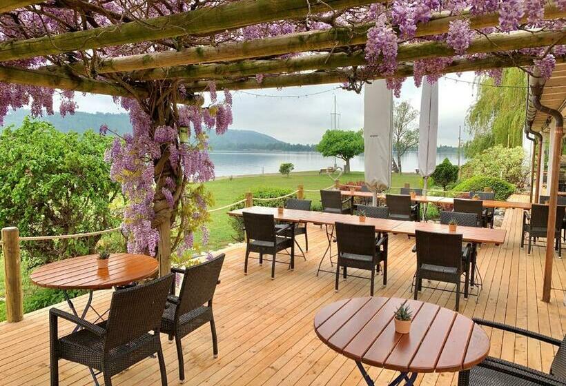 חדר סטנדרט נוף לאגם, Jean Jacques Rousseau