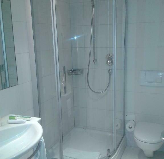 חדר סטנדרט נוף לאגם, Jean Jacques Rousseau