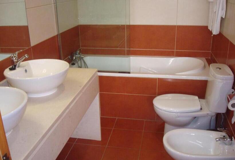 标准工作室, Lagoa Azul Do Geres