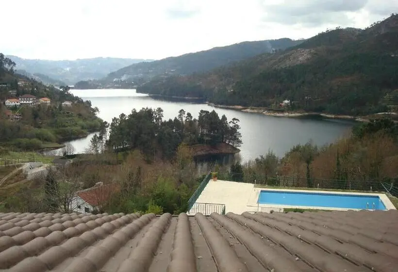 Standard-studio, Lagoa Azul Do Geres