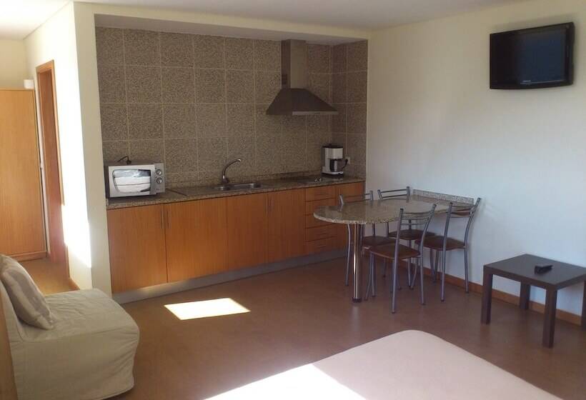 标准工作室, Lagoa Azul Do Geres