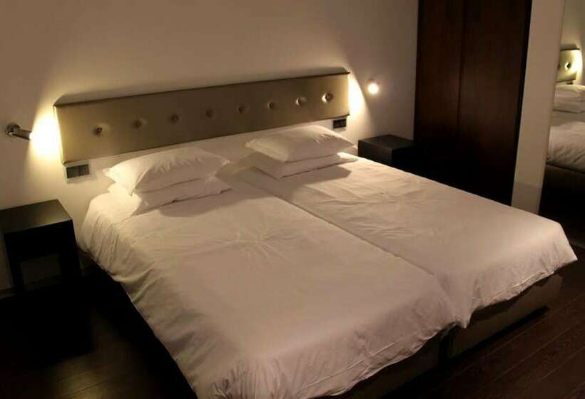 スタンダードルーム, Lazza