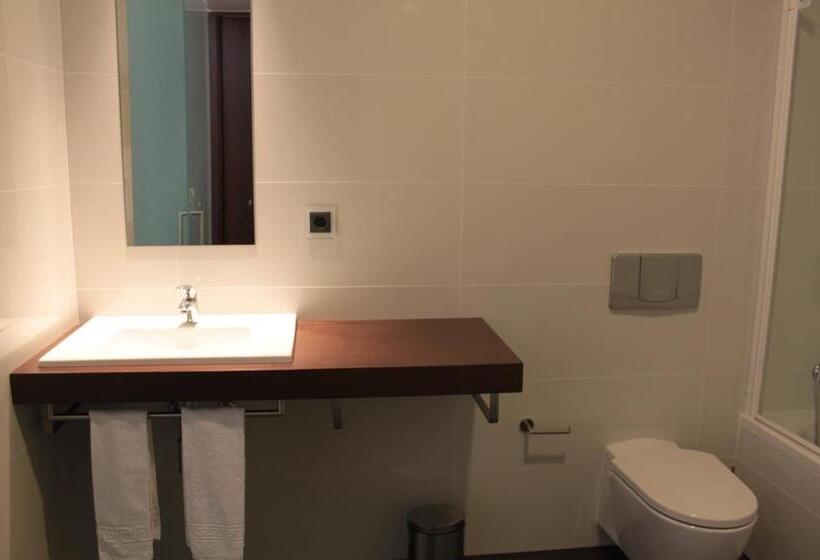 スタンダードルーム, Lazza