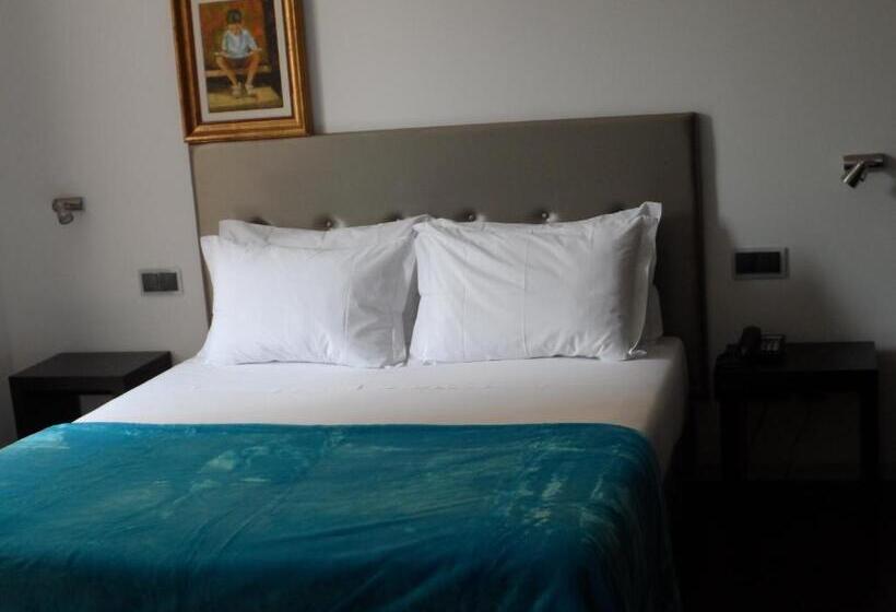 スタンダードルーム, Lazza