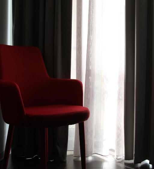 スタンダードルーム, Lazza