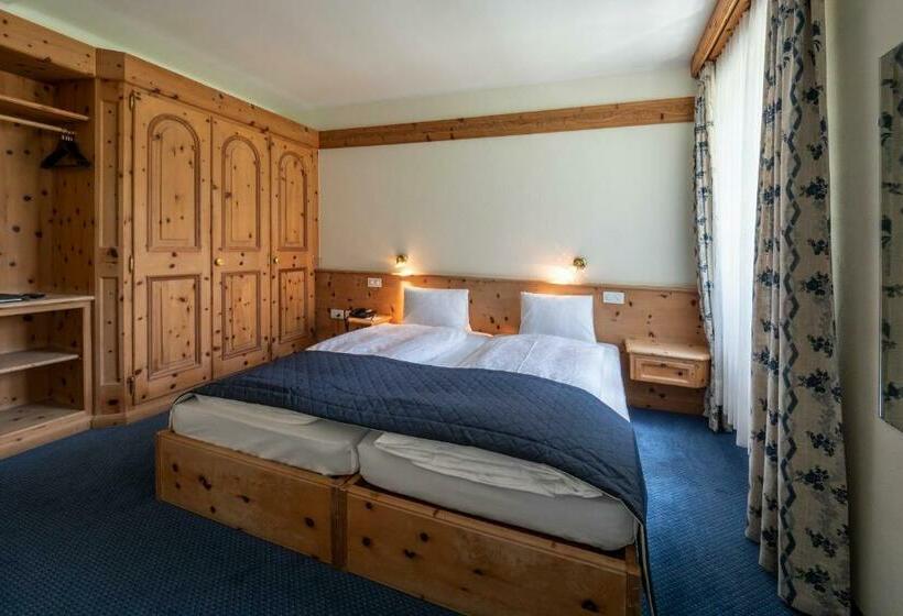 חדר סופריור, Maria