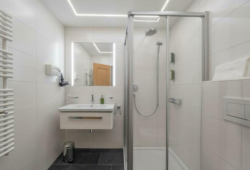 חדר סטנדרט, Maria