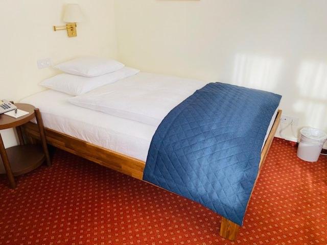 חדר סופריור יחיד, Maria