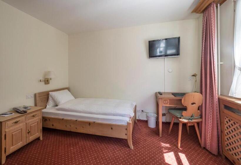 חדר סופריור יחיד, Maria