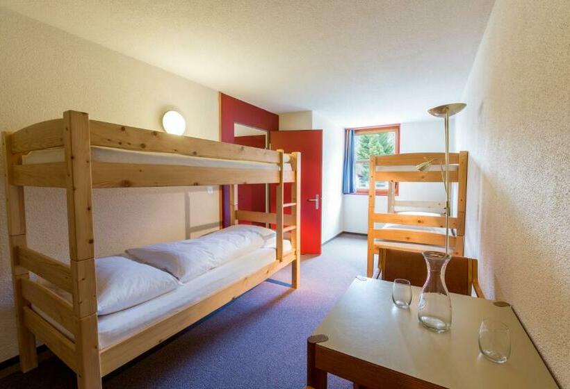 חדר משפחתי, Panorama