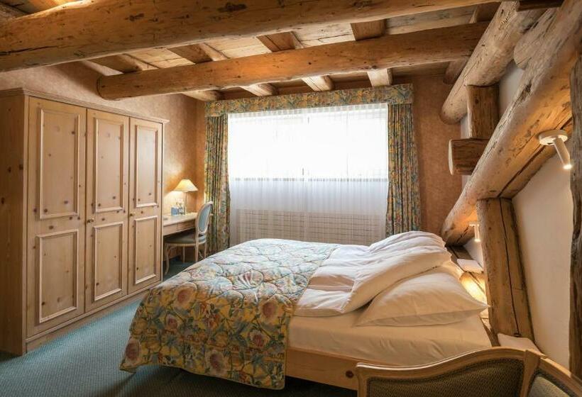 חדר סטנדרט, Post