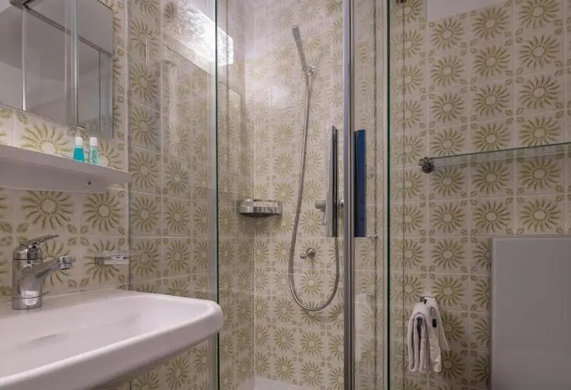 Standard Enkelrum, Post