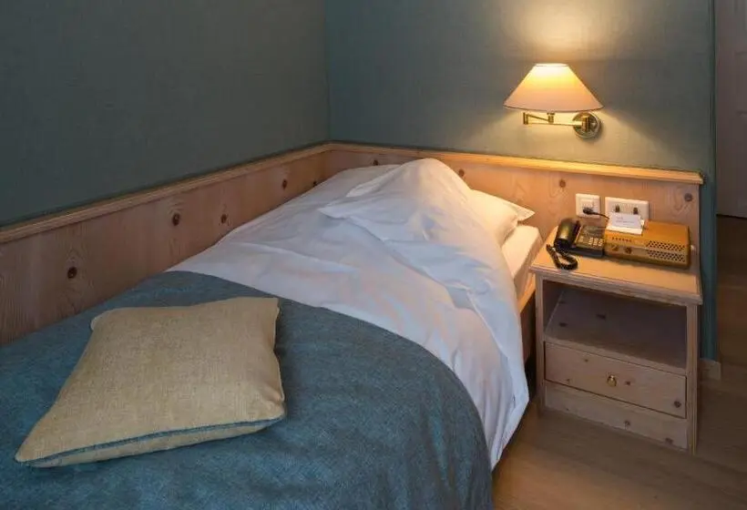 Standard Enkelrum, Post