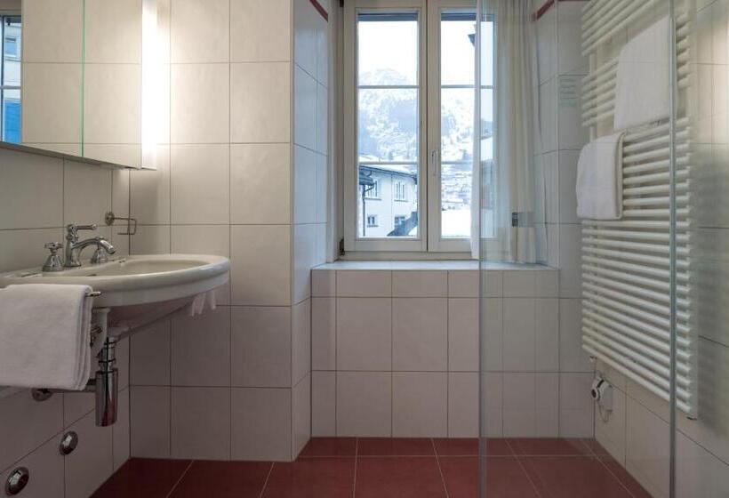 スタンダードルーム, Post