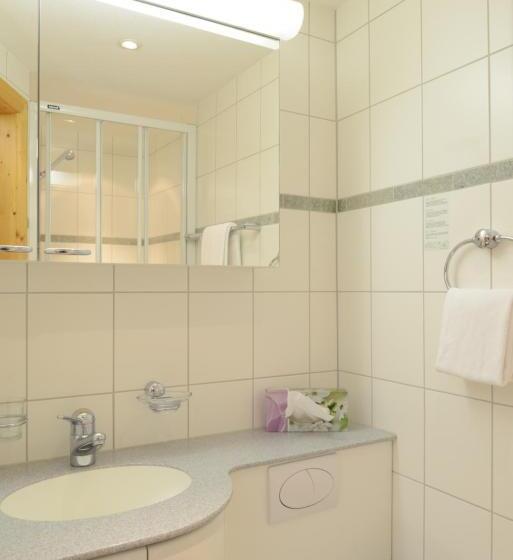 スーペリアールーム, Post