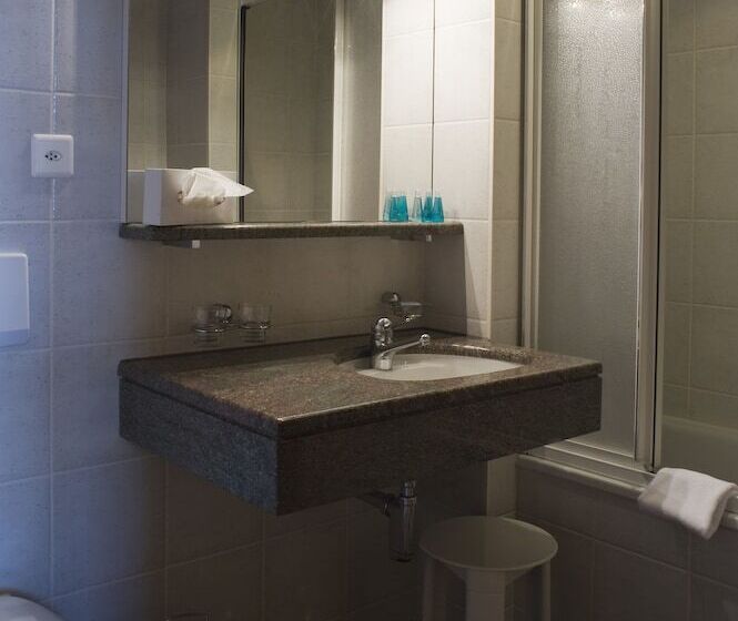 スタンダードルーム, Post