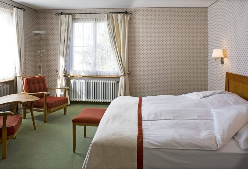 חדר סטנדרט, Post