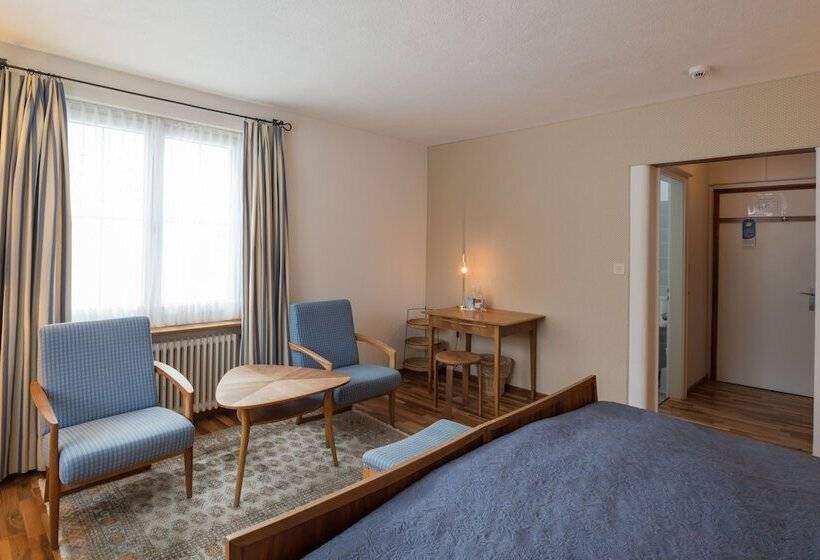 スタンダードルーム, Post