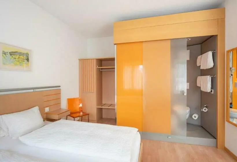 Standard Room, Restaurant Eyholz