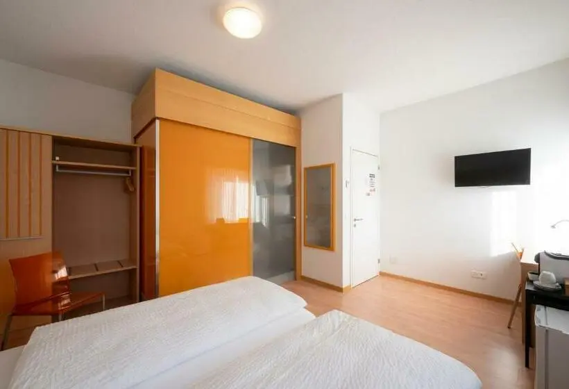 Standard Room, Restaurant Eyholz